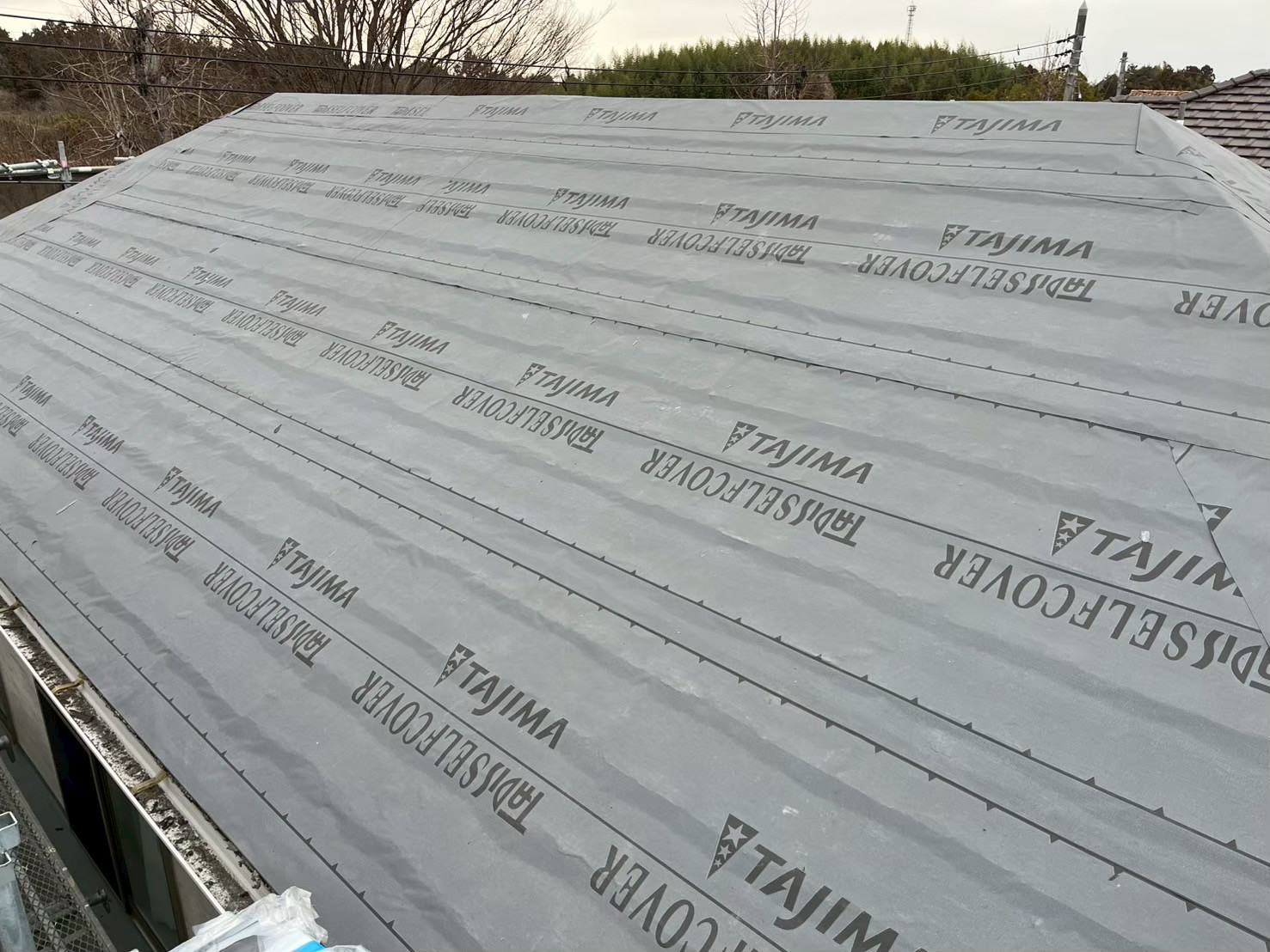 阿見町　防水シート全面敷設完了の様子